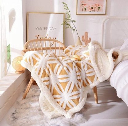 UKELER Sherpa Bed Blanket 80 × 90 inch, Ultra Soft Queen Size Throw Blanket for All Season, 470 GSM Cozy Plush Striped Fleece Blankets for Bedroom Living Room Dorm Hostel Sofa Camping, Camel