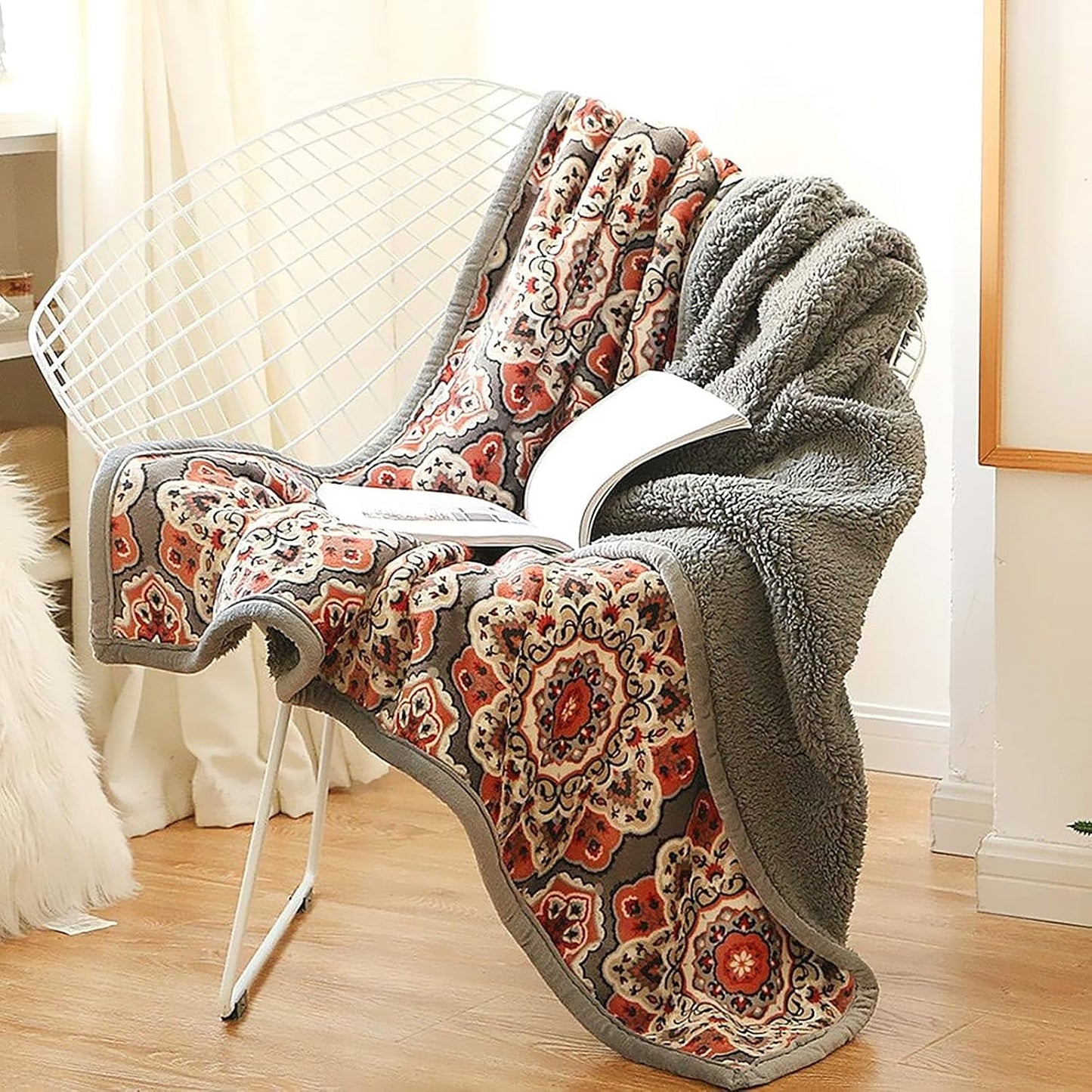 UKELER Sherpa Bed Blanket 80 × 90 inch, Ultra Soft Queen Size Throw Blanket for All Season, 470 GSM Cozy Plush Striped Fleece Blankets for Bedroom Living Room Dorm Hostel Sofa Camping, Camel