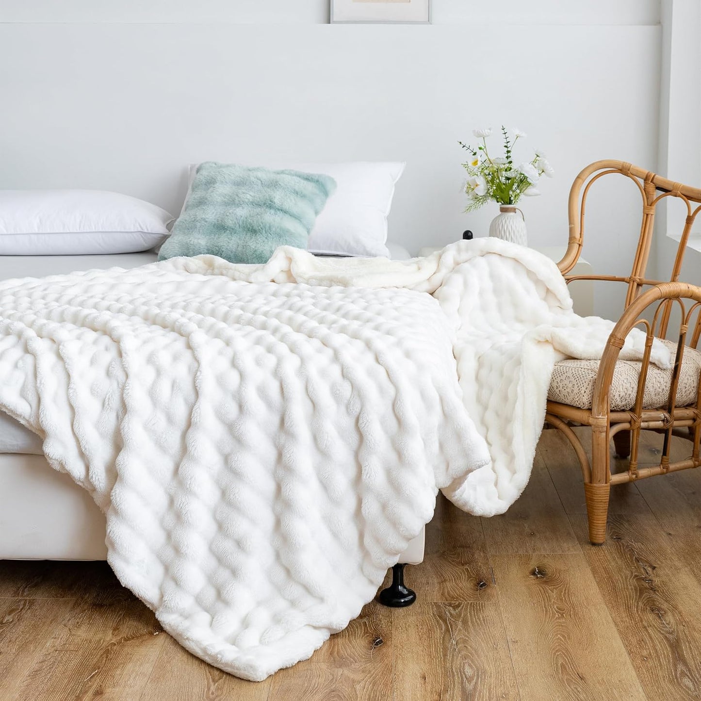 UKELER Sherpa Throw Blanket 60 × 80 inch- Cute 3D Bubble Design Soft Plush Fleece Blanket for Bed Couch Sofa Office Camping, 540 GSM, Coral Pink