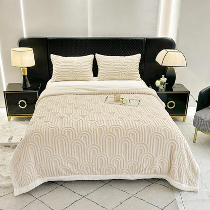 UKELER Sherpa Bed Blanket 80 × 90 inch, Ultra Soft Queen Size Throw Blanket for All Season, 470 GSM Cozy Plush Striped Fleece Blankets for Bedroom Living Room Dorm Hostel Sofa Camping, Camel