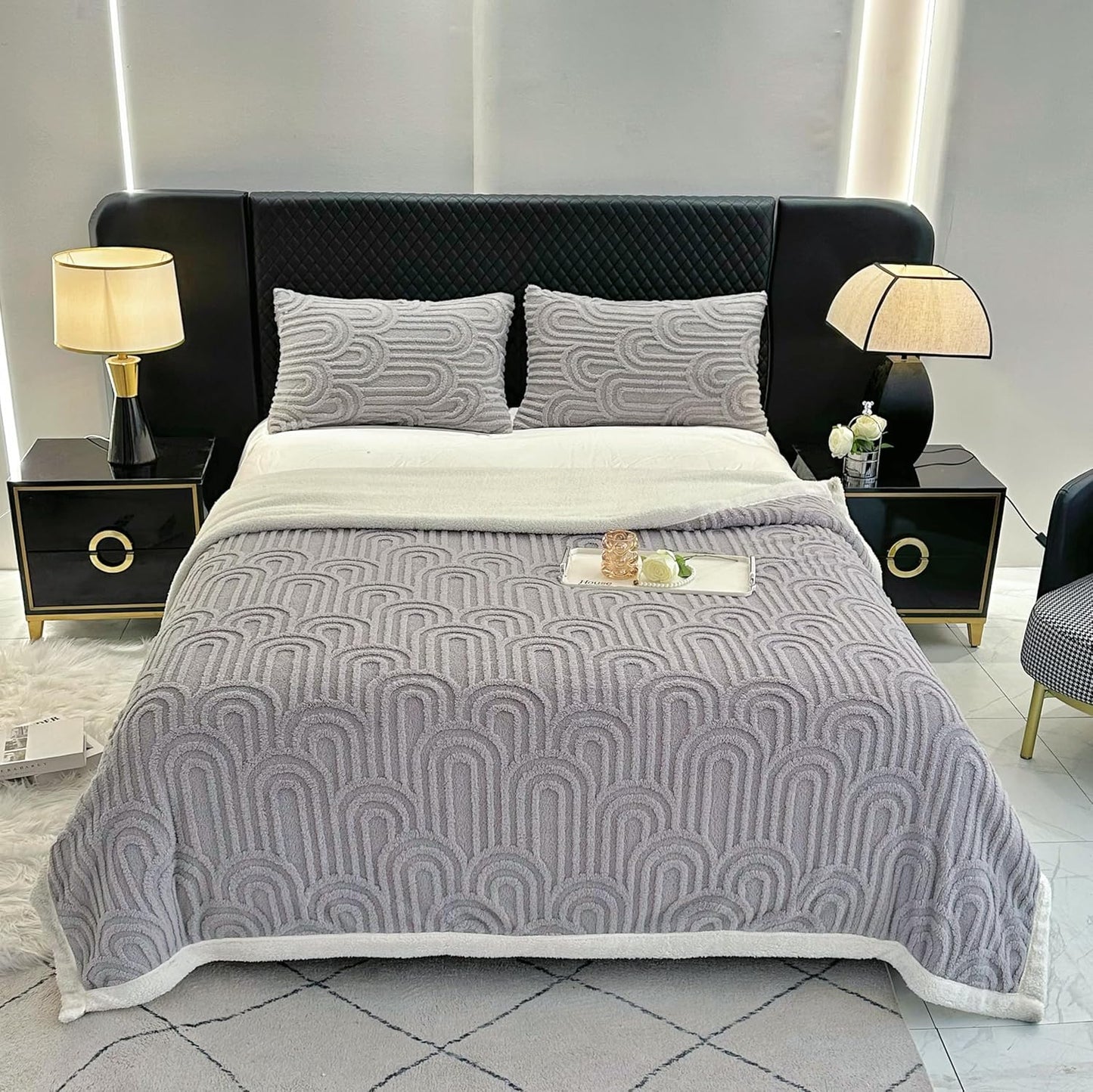 UKELER Sherpa Bed Blanket 80 × 90 inch, Ultra Soft Queen Size Throw Blanket for All Season, 470 GSM Cozy Plush Striped Fleece Blankets for Bedroom Living Room Dorm Hostel Sofa Camping, Camel