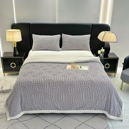 UKELER Sherpa Bed Blanket 80 × 90 inch, Ultra Soft Queen Size Throw Blanket for All Season, 470 GSM Cozy Plush Striped Fleece Blankets for Bedroom Living Room Dorm Hostel Sofa Camping, Camel