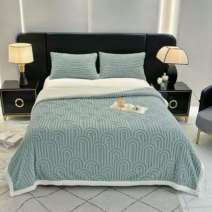 UKELER Sherpa Bed Blanket 80 × 90 inch, Ultra Soft Queen Size Throw Blanket for All Season, 470 GSM Cozy Plush Striped Fleece Blankets for Bedroom Living Room Dorm Hostel Sofa Camping, Camel