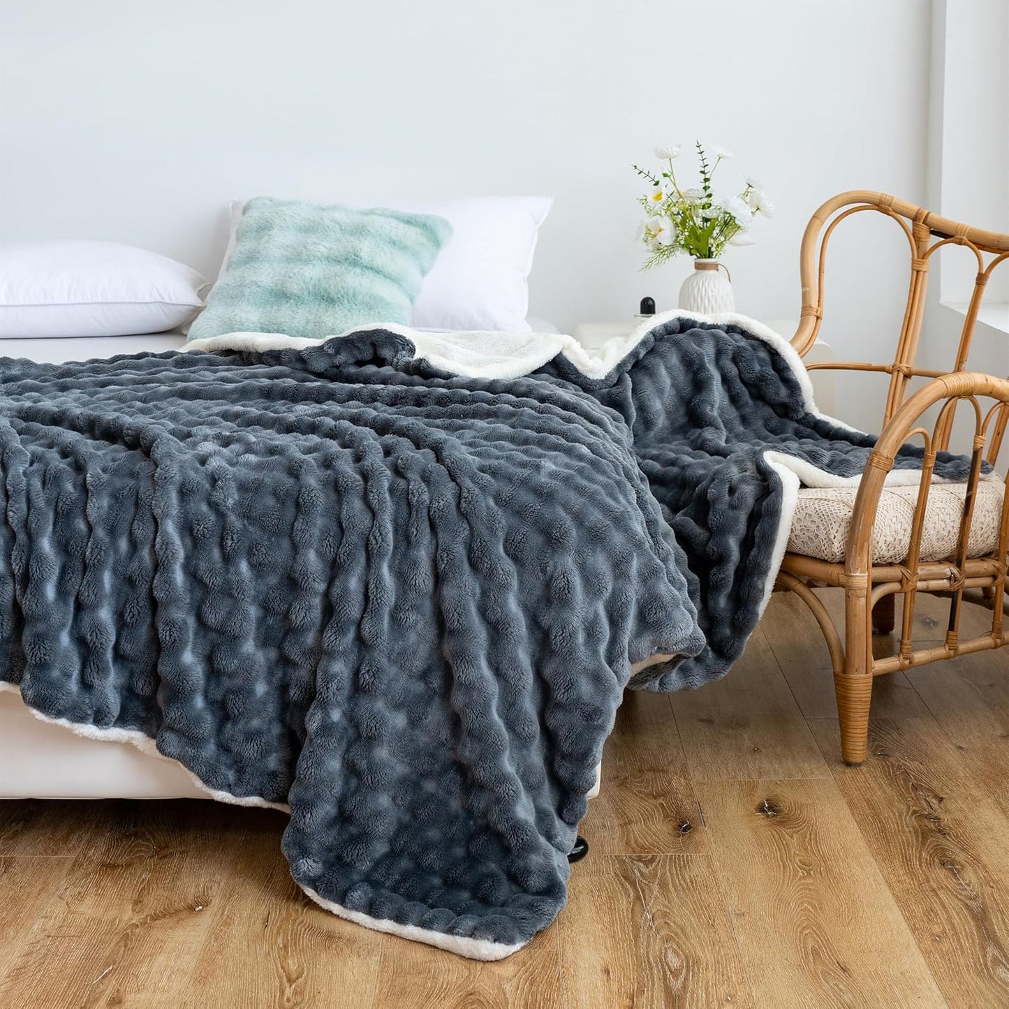 UKELER Sherpa Throw Blanket 60 × 80 inch- Cute 3D Bubble Design Soft Plush Fleece Blanket for Bed Couch Sofa Office Camping, 540 GSM, Coral Pink