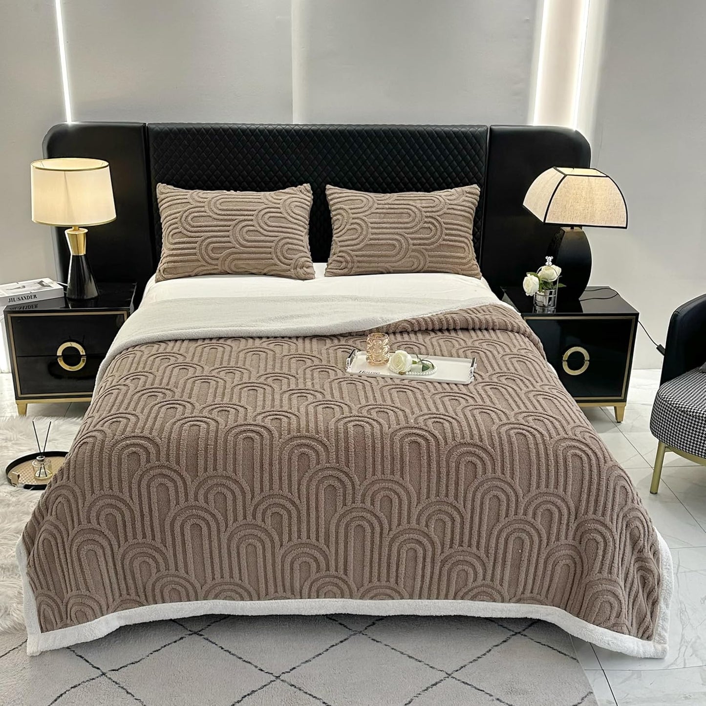 UKELER Sherpa Bed Blanket 80 × 90 inch, Ultra Soft Queen Size Throw Blanket for All Season, 470 GSM Cozy Plush Striped Fleece Blankets for Bedroom Living Room Dorm Hostel Sofa Camping, Camel