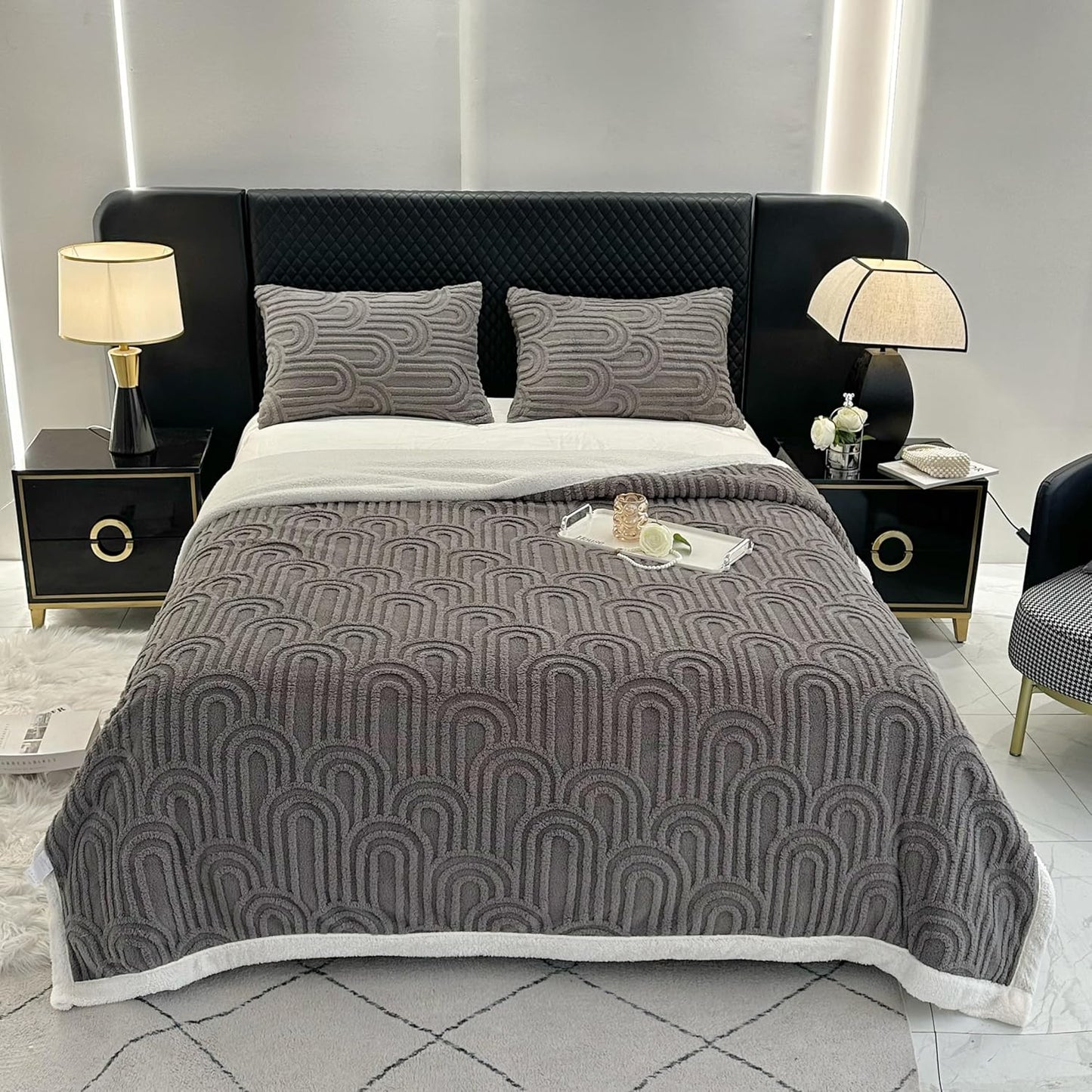 UKELER Sherpa Bed Blanket 80 × 90 inch, Ultra Soft Queen Size Throw Blanket for All Season, 470 GSM Cozy Plush Striped Fleece Blankets for Bedroom Living Room Dorm Hostel Sofa Camping, Camel