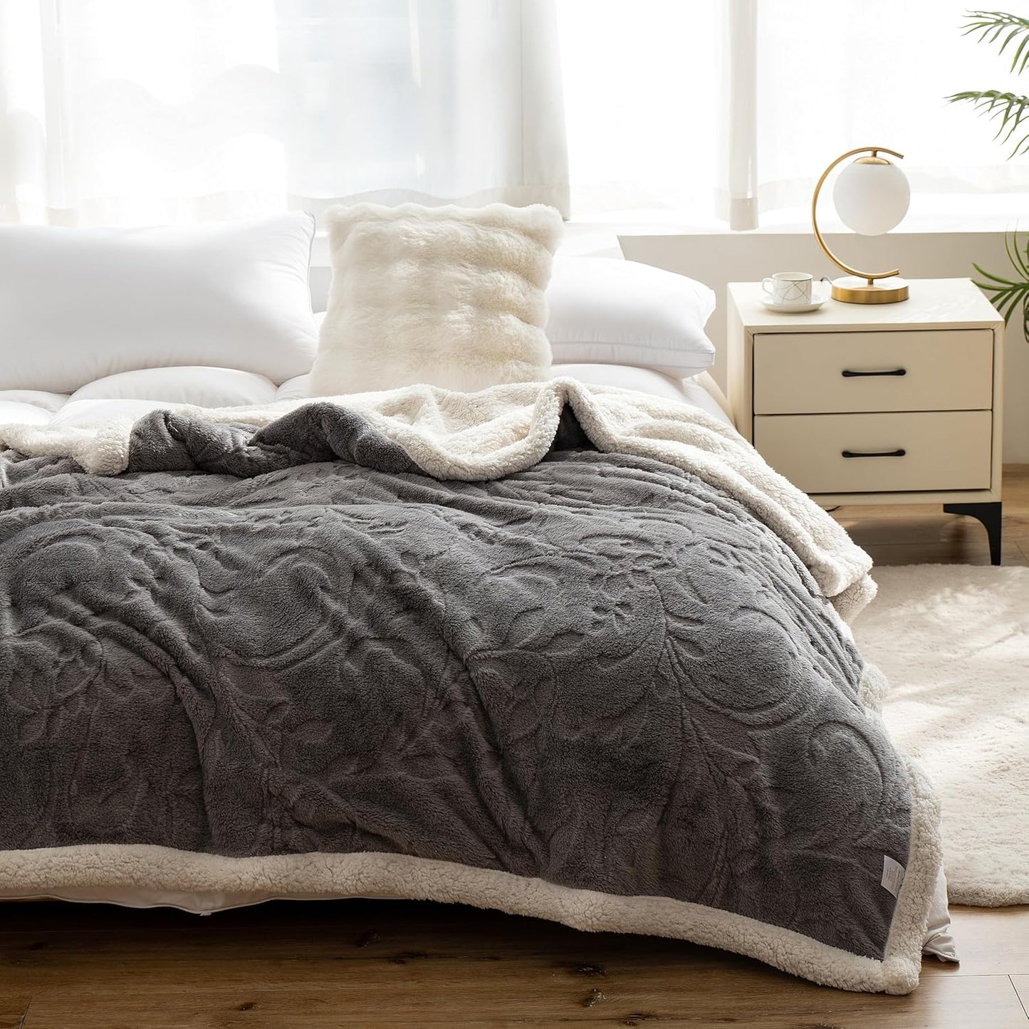 UKELER Sherpa Fleece Blanket 60 × 80 inch, Ultra Soft Twin Size Throw Blanket for All Season, Cozy Plush Floral Throw Blanket for Bed Couch Sofa Office Camping, Off-White