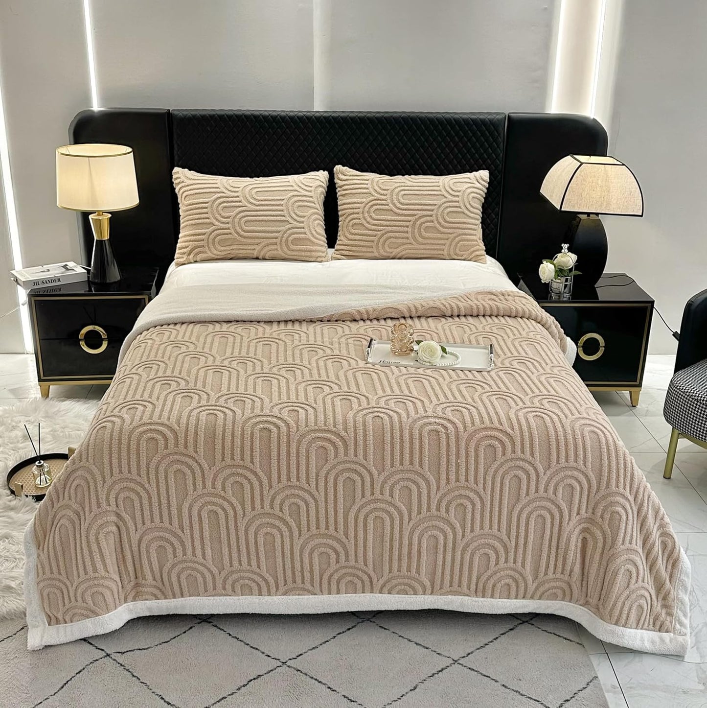 UKELER Sherpa Bed Blanket 80 × 90 inch, Ultra Soft Queen Size Throw Blanket for All Season, 470 GSM Cozy Plush Striped Fleece Blankets for Bedroom Living Room Dorm Hostel Sofa Camping, Camel