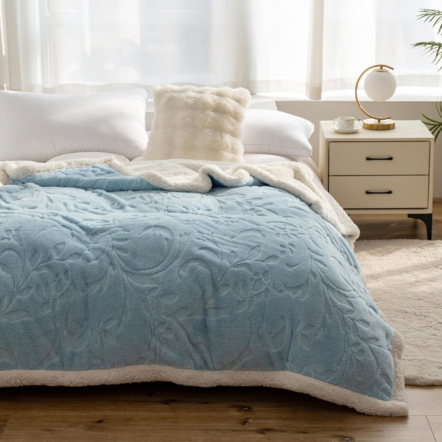 UKELER Sherpa Fleece Blanket 60 × 80 inch, Ultra Soft Twin Size Throw Blanket for All Season, Cozy Plush Floral Throw Blanket for Bed Couch Sofa Office Camping, Off-White